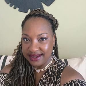 Meet your Posher, Adrienne